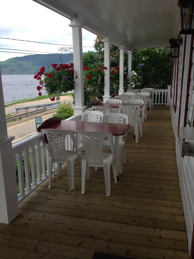 Auberge La Fjordelaise & La Rosalie LʼAnse-Saint-Jean Exteriör bild